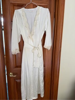 Victoria’s Secret ivory off-white lace beaded robe XS/S